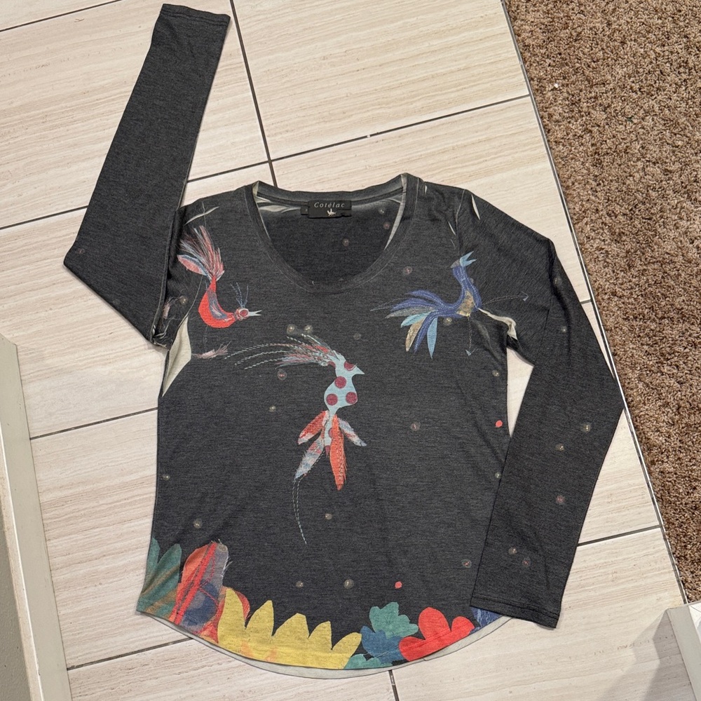 Cotélac Charcoal Top with Colorful Bird Design